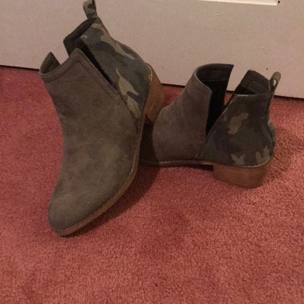 Boutique Camo booties